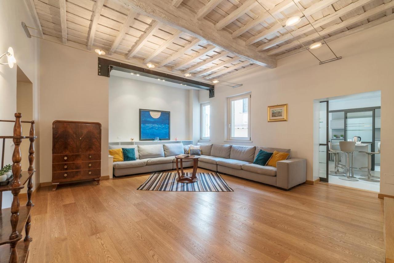 Piazza Navona Elegant Apartment روما المظهر الخارجي الصورة